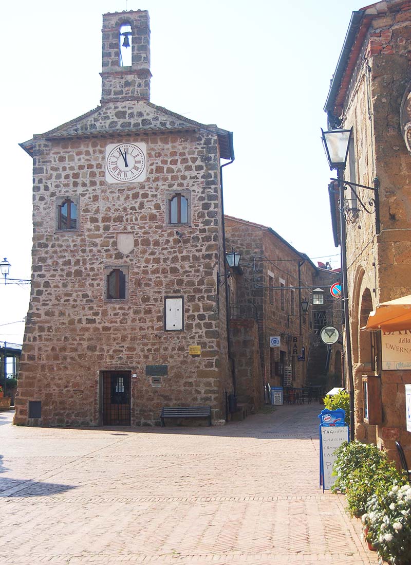 Lorena agriturismo Sovana Palazzo dell' Archivio