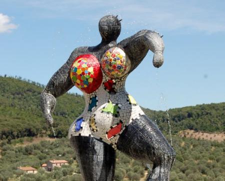 Statua Niki de Saint Paulle a Capalbio